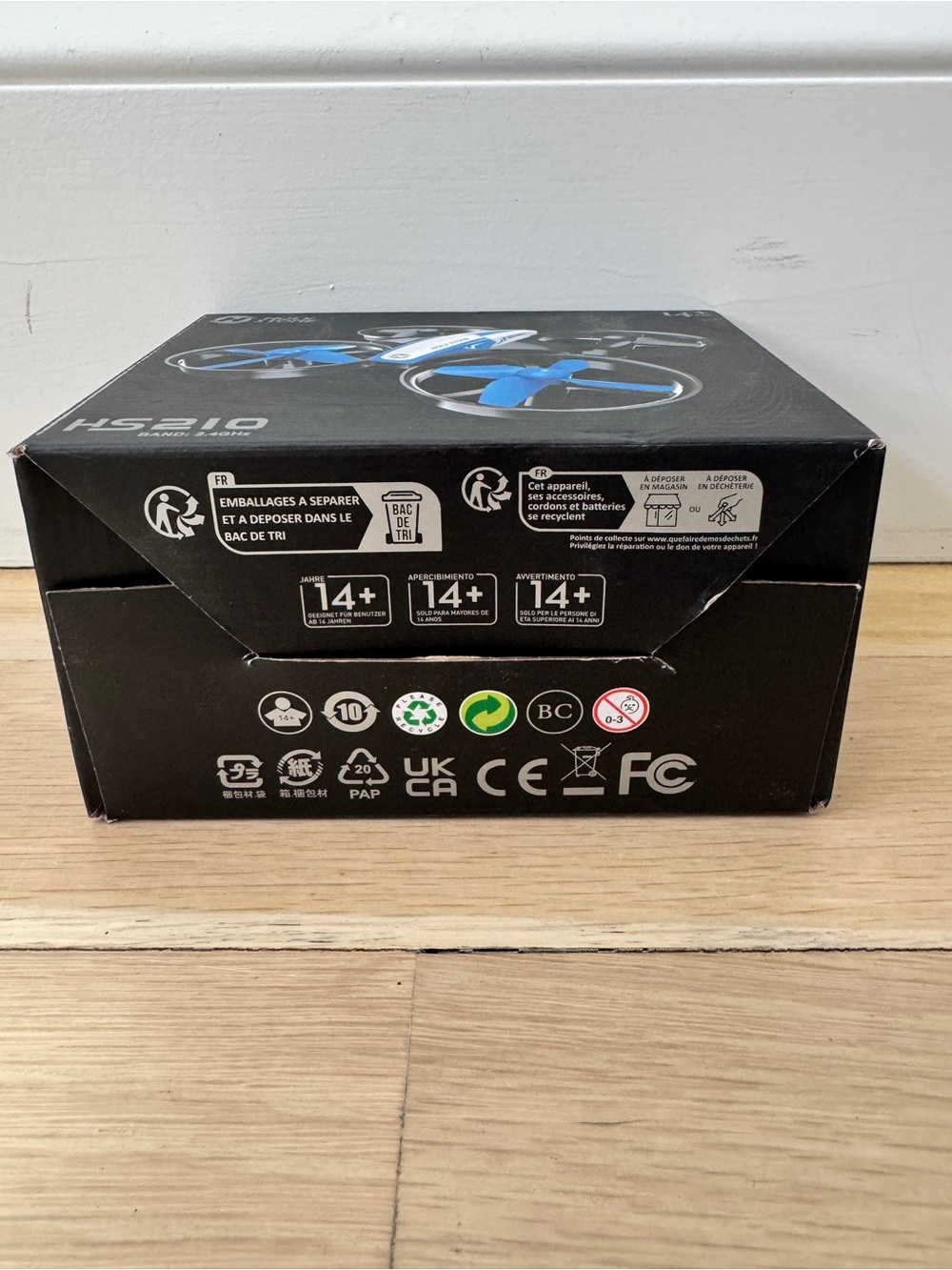 Holy Stone HS210 Mini Drone RC Quadcopter w/ Controller Box Charger - Picture 8 of 9